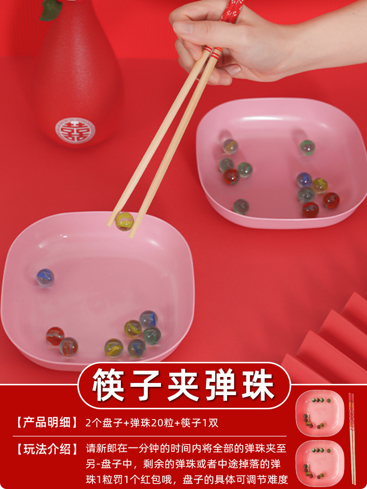 結婚の創意的なゲームの道具を迎えます。