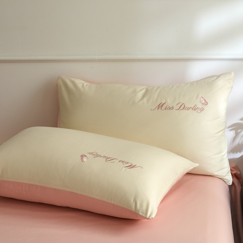 Estilo de lujo ligero 40 piezas de algodón puro traje de cuatro piezas corazón de niña bordado floral funda de edredón ropa de cama de algodón suave de alta calidad