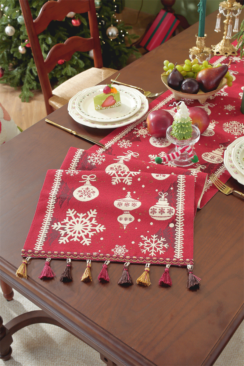 Christmas Jacquard Table Runner With Snowflakes And Santa Hats_voghion.com