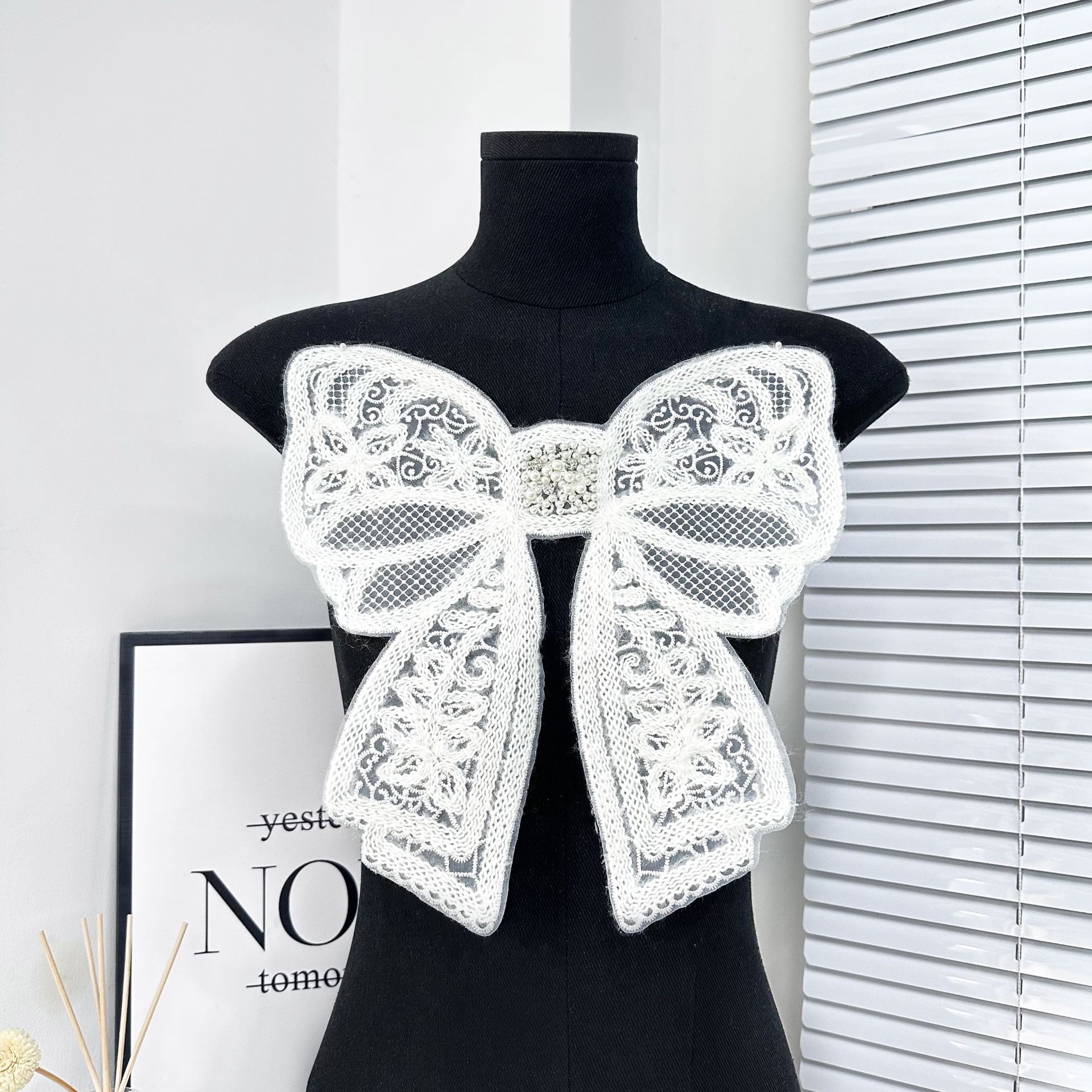 Venta caliente encaje lana bordado arco grande apliques de cuentas bordado DIY decorativo parche tela pegatinas ventas directas de la fábrica