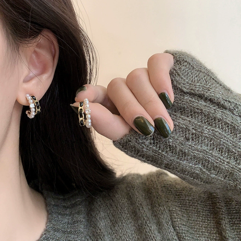 Brand universal small earrings from pearl