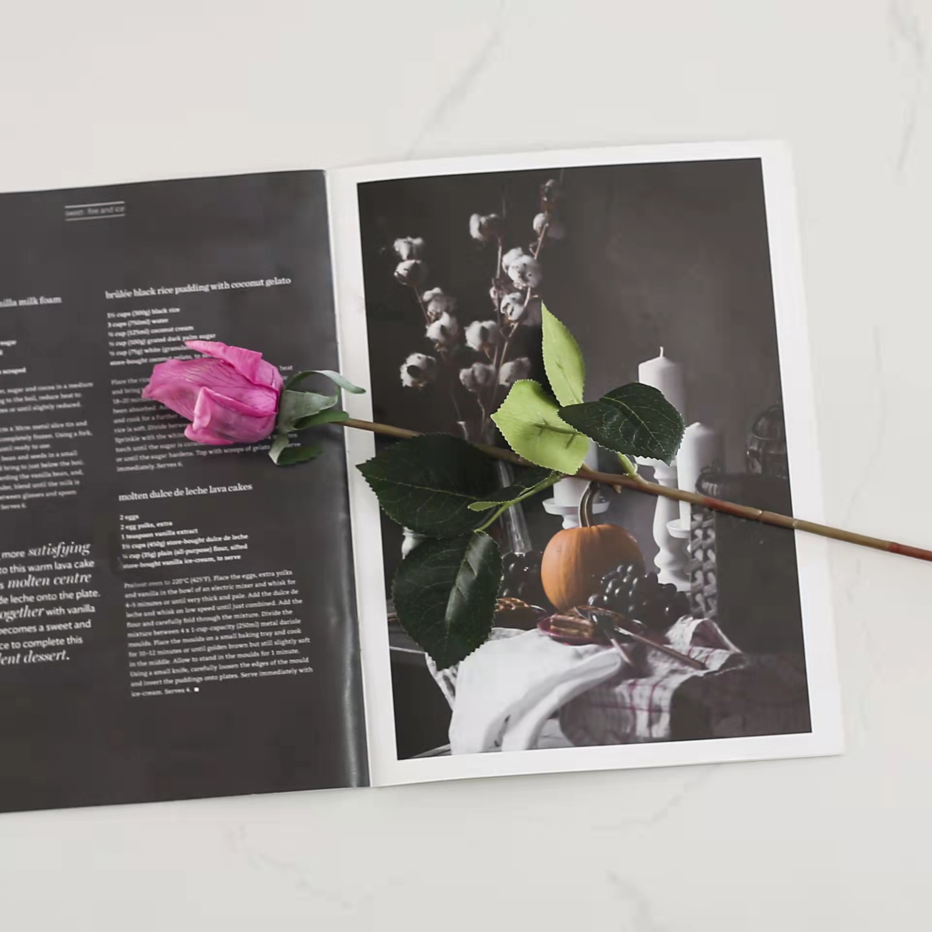 Bouquet Artificial de Capullo de Rosa Hidratante, de Alta Gama, Planta Verde de una Sola Rama, Arreglo Floral Artificial, Decoración para el Hogar con Sensación Húmeda para la Sala de Estar