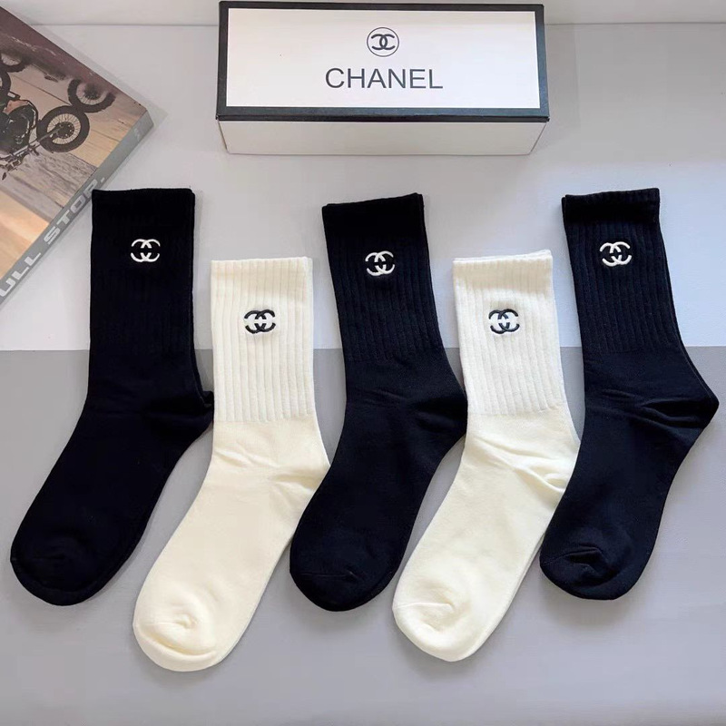 5 Pairs of Boxed Black and White Socks for Women in Autumn and Winter Combed Cotton Korean Mid-Calf Socks with Embroidered Letters Ins Style Winter Women's Stockings