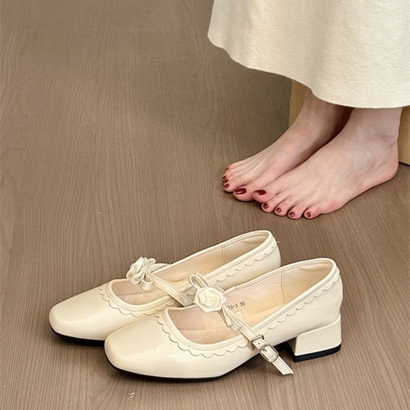 Flower-Shaped Single Shoes That Make Your Legs Look Longer, Fairy-Like and Gentle, Women's Square-Toe Chunky Heel Mary Jane Shoes, Gentle and Matching with Skirts, High Heels Flower-Shaped Single Shoes That Make Your Legs Look Longer, Fairy-Like and Gentle, Women's Square-Toe Chunky Heel Mary Jane Shoes, Gentle and Matching with Skirts, High Heels