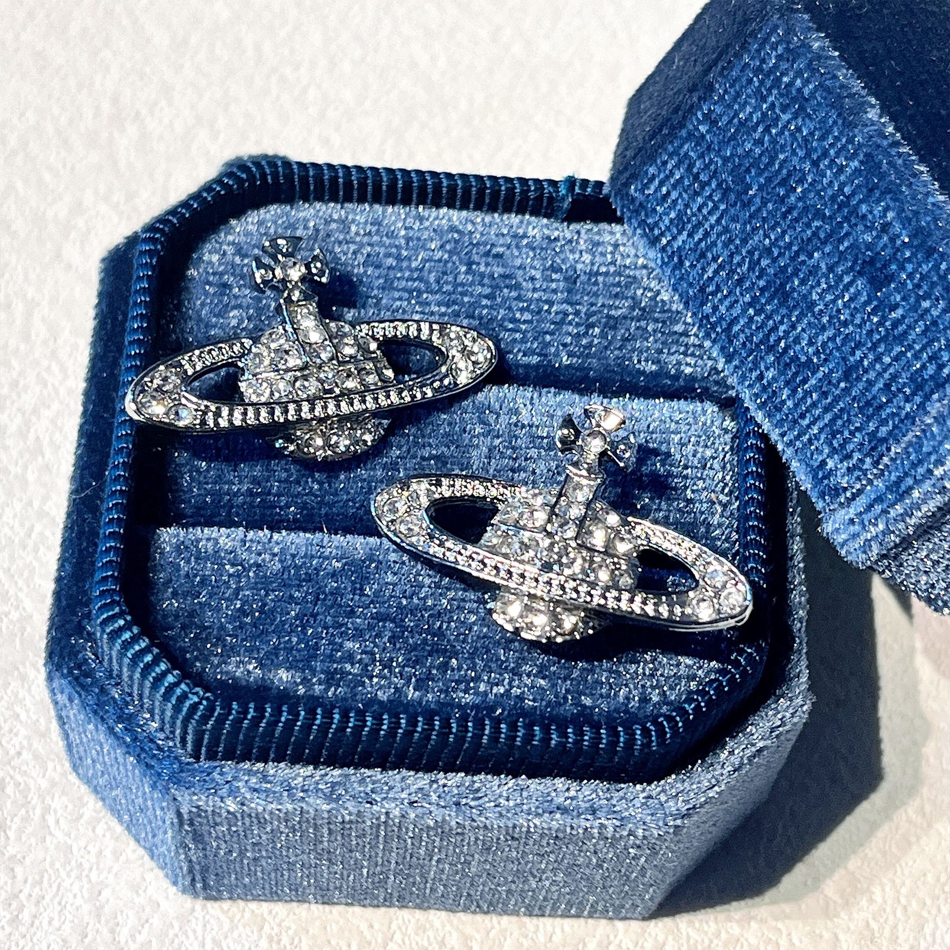 R171#土星满钻耳钉