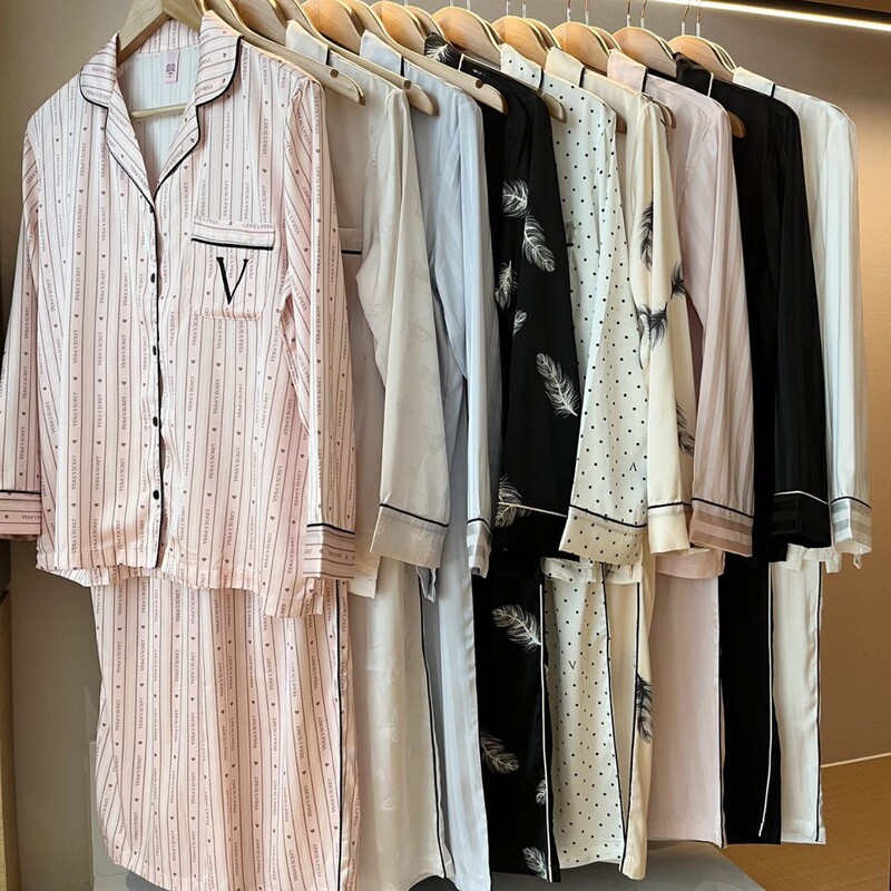 Long-Sleeve and Long-Pants Satin Silk Pajama Set for Home, Soft and Silky Ice Silk Loungewear Long-Sleeve and Long-Pants Satin Silk Pajama Set for Home, Soft and Silky Ice Silk Loungewear