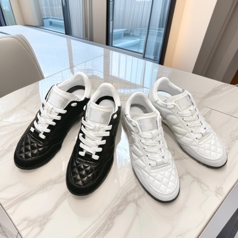 26S Chanel-Style Silver New Classic Versatile German Training Shoes for Women, Quilted Tennis Shoes, Chanel-Inspired Casual Sneakers
