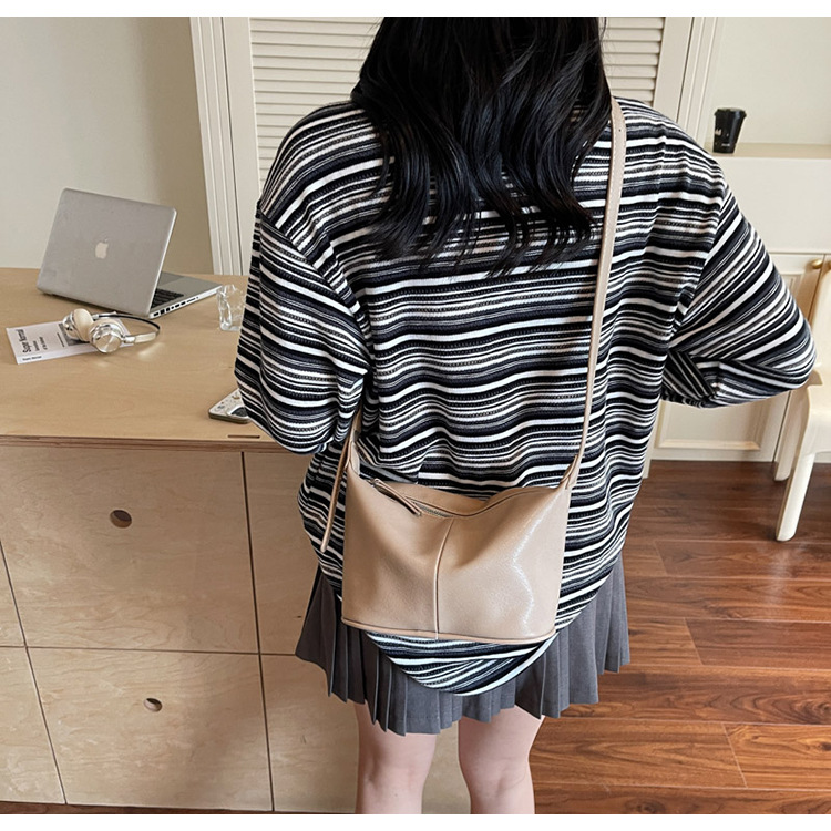 Korean commuter versatile underarm bag for women 2025 New summer fashion dumpling bag Niche single-shoulder crossbody bag trend undefined