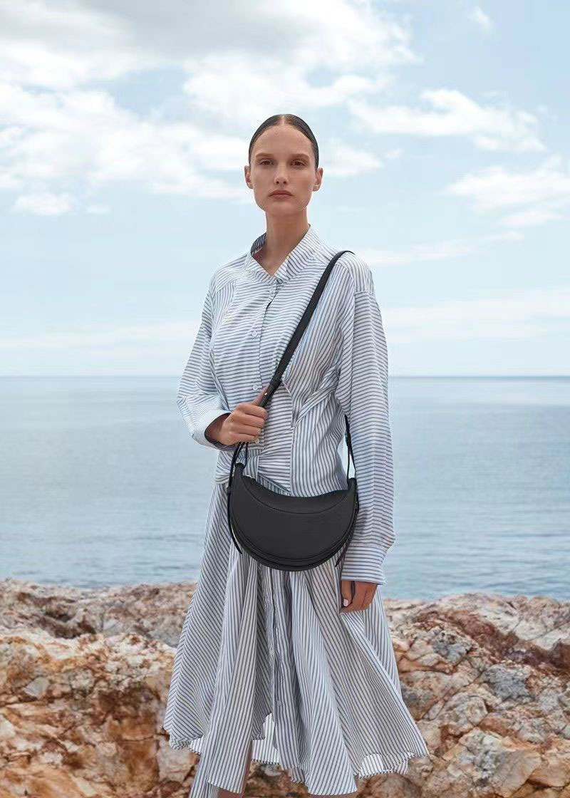 Borsa a spalla donna a mezzaluna con motivo litchi stile francese_voghion.com