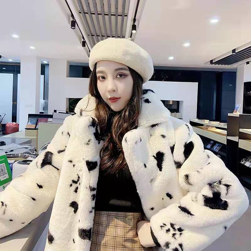 2021 The Lunar New Year Korean Edition thickening Fur imitation Dairy cow lovely Plush coat fairy square neck Small fragrant wind overcoat