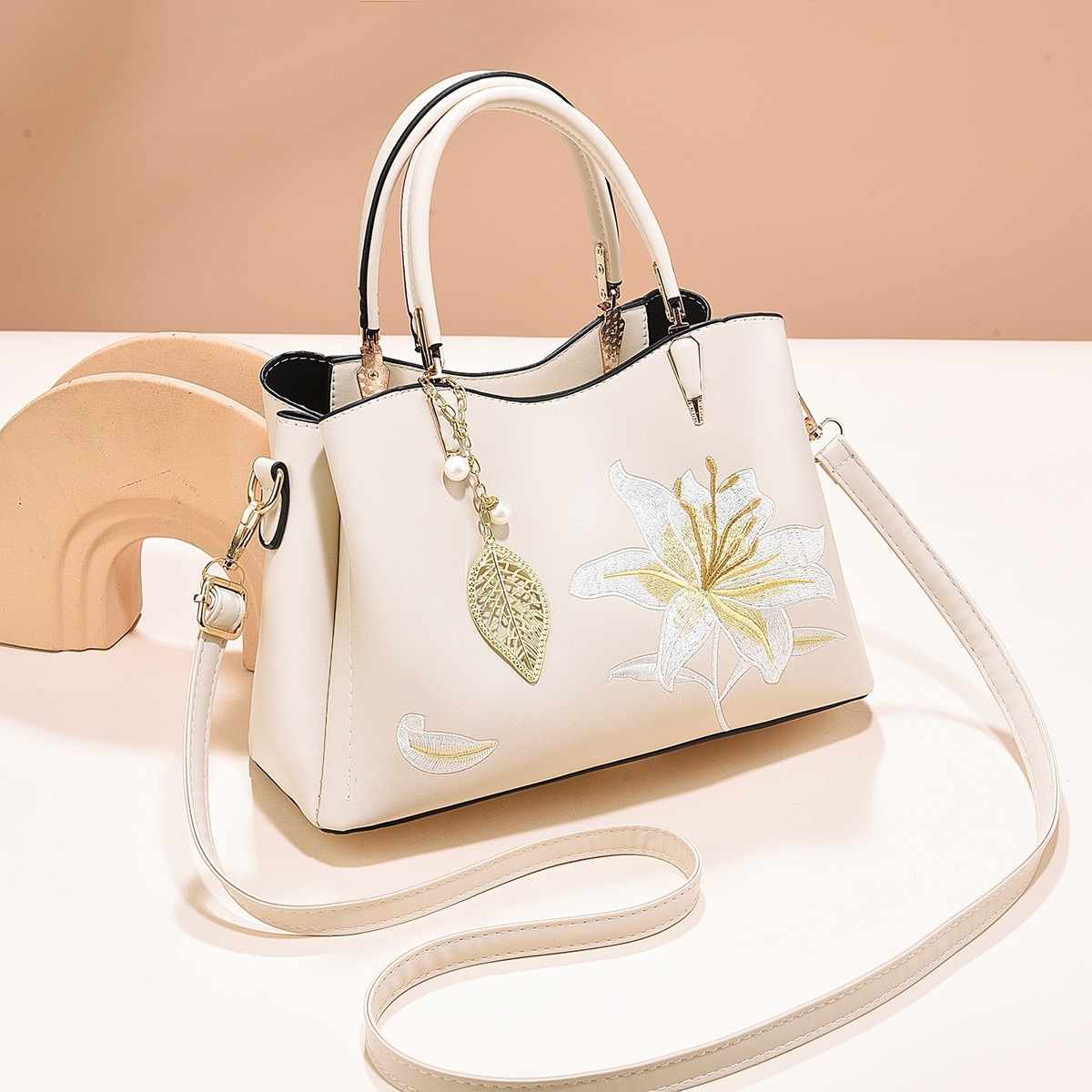Regalo del Día de la Madre 2025 nuevo estilo de alta sensación de bordado bolso portátil bolso de moda para mujeres de mediana edad