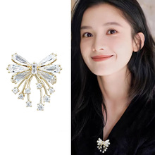 小香风蝴蝶结胸针简约高级轻奢镶钻甜美气质领针胸花扣针防走光扣
