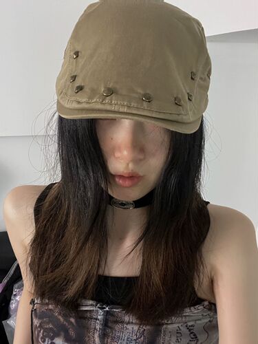 South Korean niche spike forward caps for women, Japanese retro Y2K spicy girls, backwards artist berets, bucket hats
