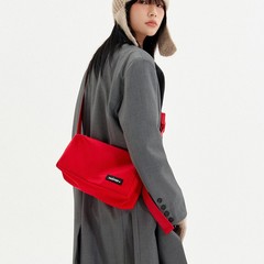 Vaオペルがブランドの赤いトーストを提供しています。