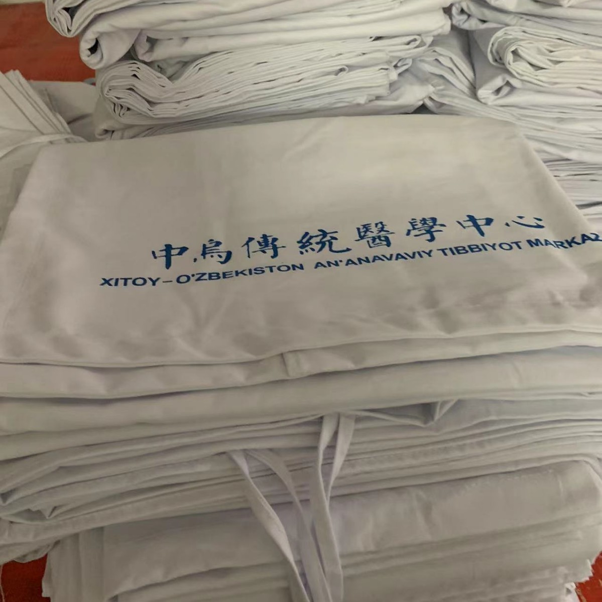 순수한 흰색 두꺼운 면