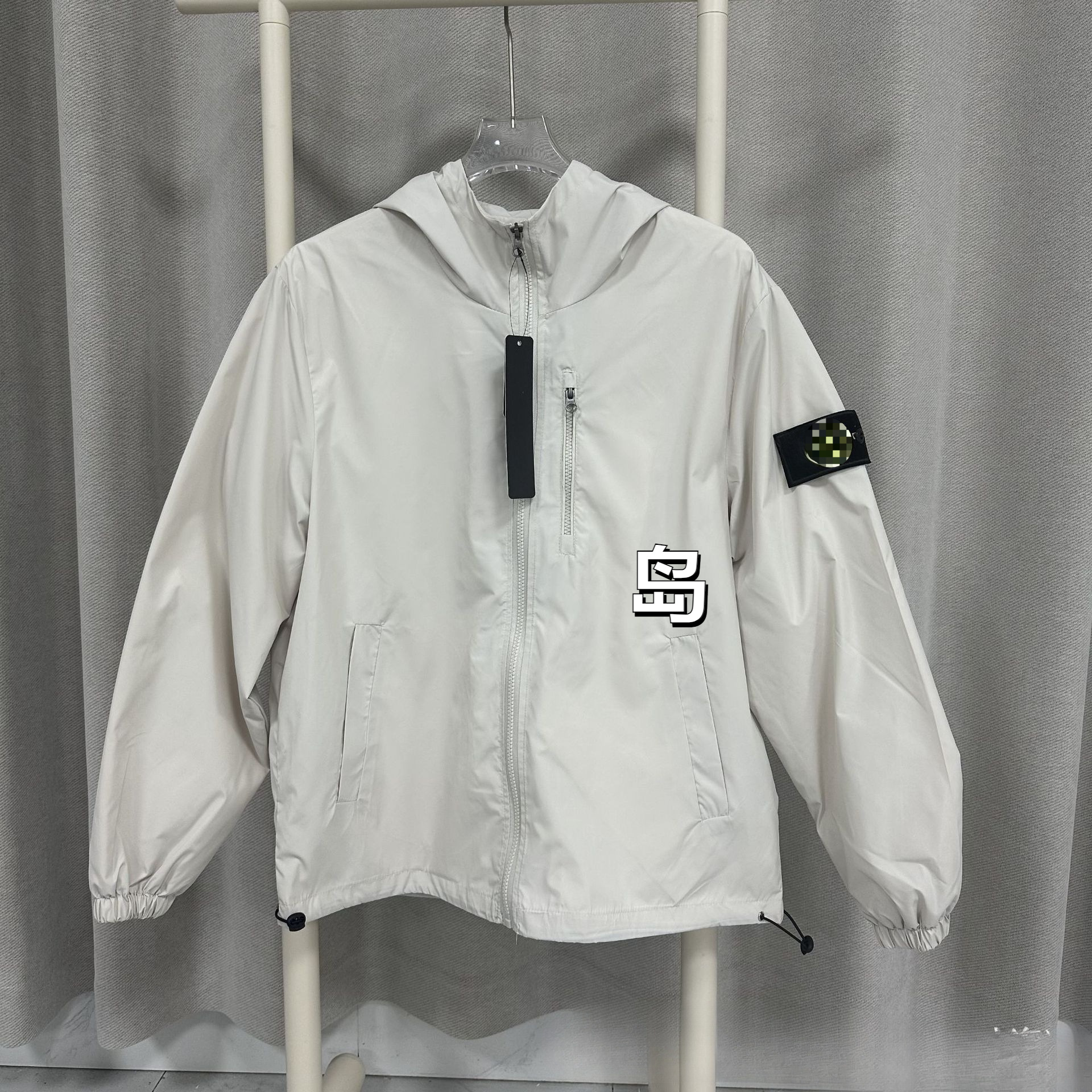 2026 Couple Style European Streetwear Ins Badge Unisex Functional Windbreaker Jacket Oversized Outdoor Windbreaker