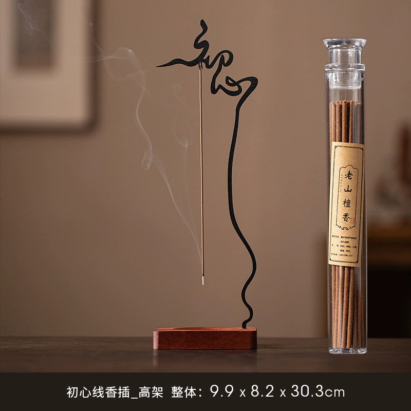 Палочка‑курильница (Zen) — висящая палочка с лотосовой чашей на деревянной квадратной подставке, внутри помещения
