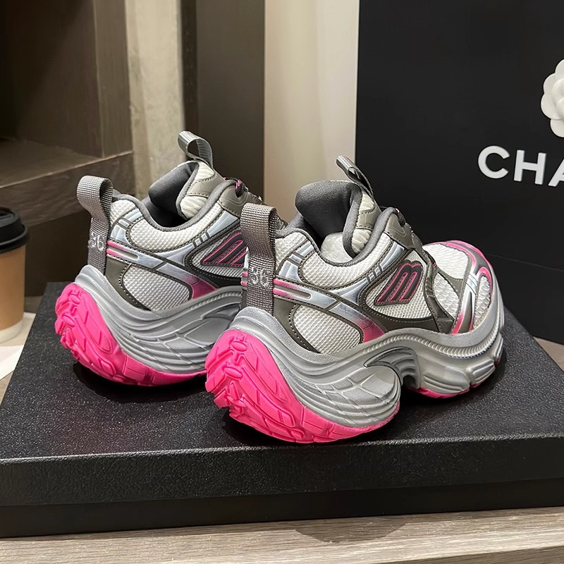 趙露思同金のお父さんの靴の女性の2024秋冬の金の爆発的な爆発の超火の百合の厚い底の高くなる運動のレジャーの靴