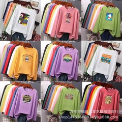 農村の田舎では、安い露店ソースの女性長袖tシャツを集めて5元アリババ卸売り網を作った