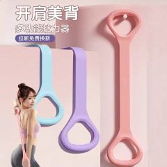女性の背中を開けて肩を伸ばしてフィットネスの筋を引いて背中の美しい家庭用ヨガの八の字の弾力の縄を練習します。