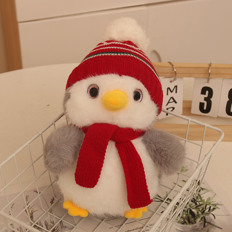 Nuevo invierno con sombrero pingüino peluche muñeca pingüino para enviar amigos para acompañar linda bufanda muñeca pingüino