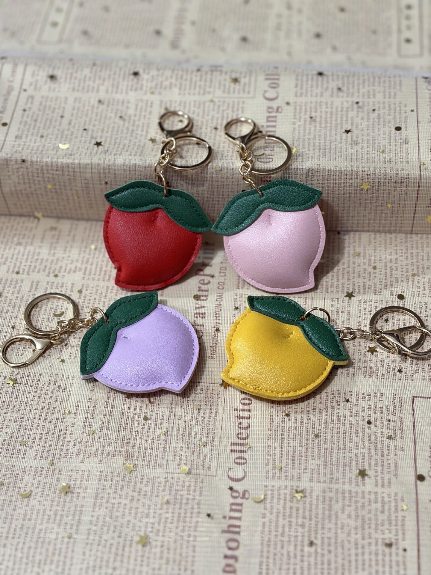 Cute estilo de fruta bolsas de cuero PU colgante llavero melocotón manzana limón decoración colgante multicolor