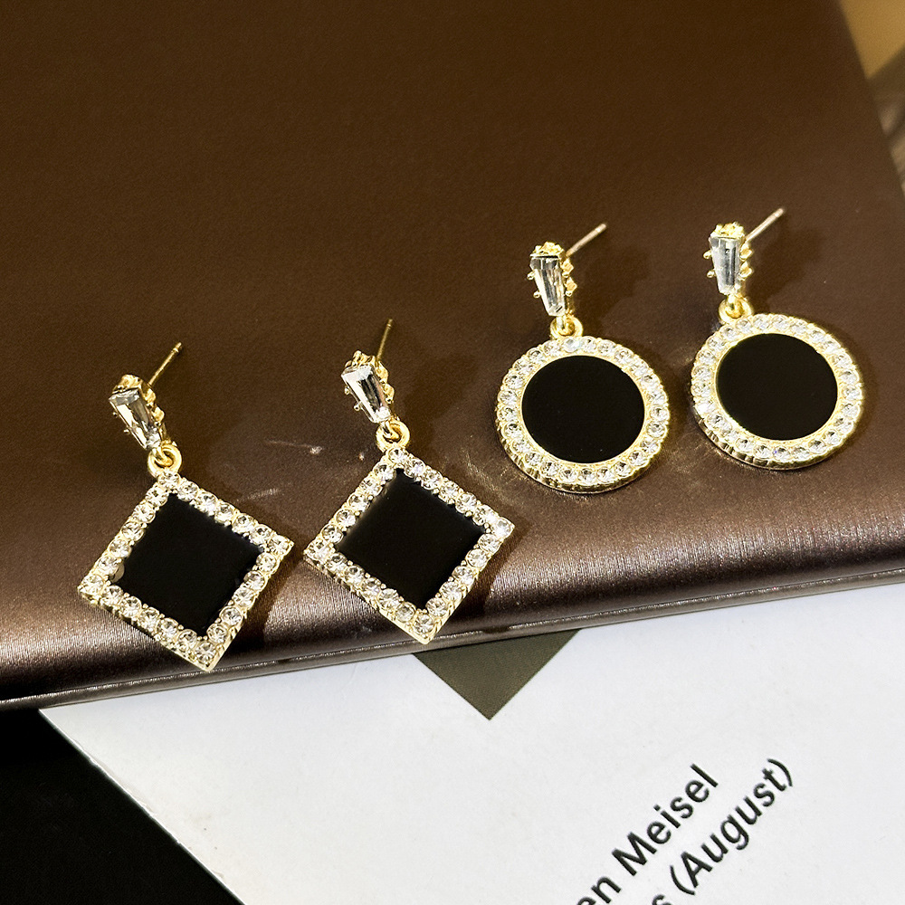 Pendientes de diamantes cuadrados redondos negros coreanos Pendientes de circón de alta gama de moda Pendientes geométricos de personalidad mujer