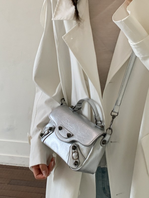 Nuevo cross-border portátil clavos locomotora bolso pequeño flip para mujeres cool brownies explosión de viento agrietado mochila de hombro