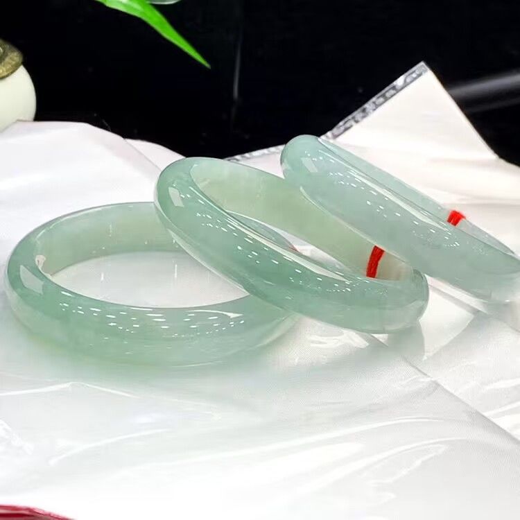 Vòng tay ngọc bích Miến Điện chính hãng – màu xanh lá nhạt phong thủy (đường kính trong 54–62 mm) chi tiết 6