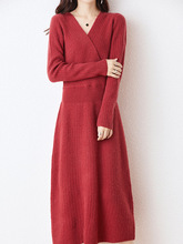 2023秋冬新款全羊毛V领针织连衣裙女士收腰显瘦气质羊毛长裙厂家