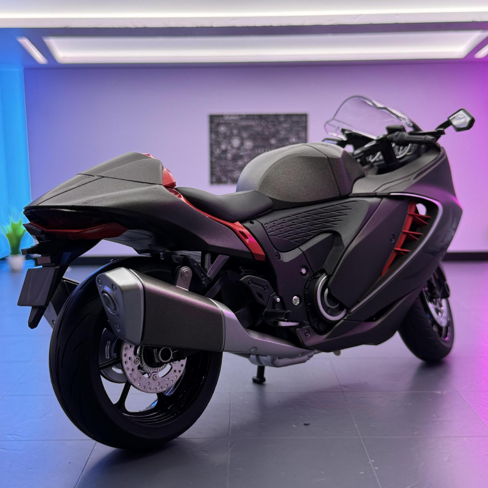 Modelo de coche Huayi 1 a 9 genuino Suzuki Falcon 2022 motocicleta de aleación modelo de iluminación de coche de juguete deslizante