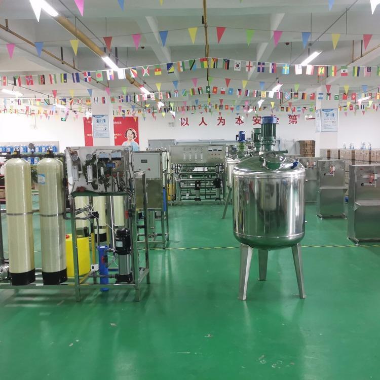 Equipo de producción de detergente de lavandería Máquina de llenado de detergente de lavandería Equipo de producción de urea para vehículos Tecnología de entrega