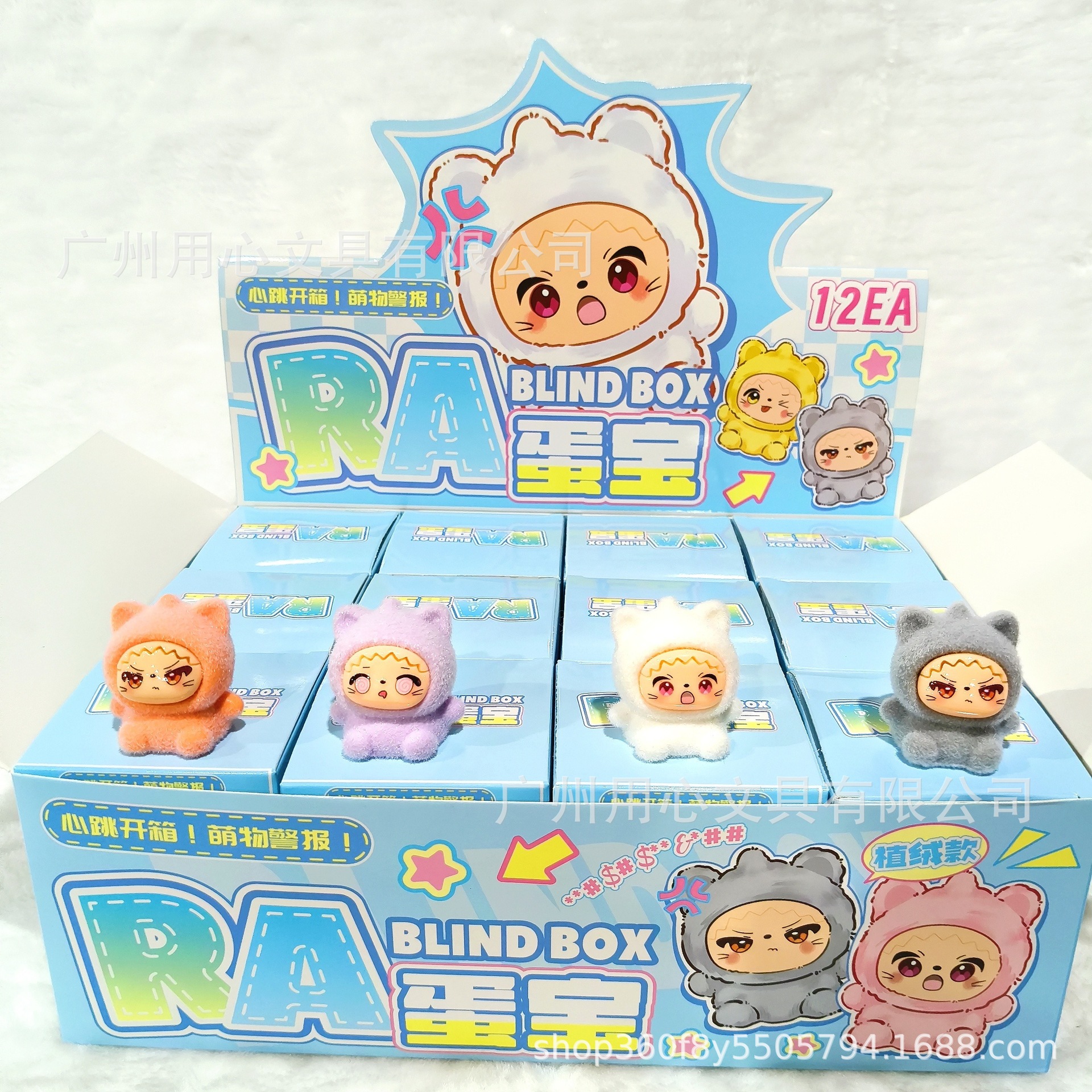 Caja ciega flocada de dibujos animados de tela rabu, lindo y lindo grano de alto valor, mini muñeca, modelo de decoración de escritorio, regalo