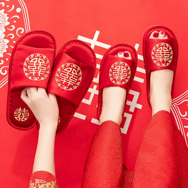 Свадебные тапочки для невесты Шелковые домашние Нескользящие тапочки для подружки невесты Большие красные двойные счастья Свадебные домашние женские Тапочки