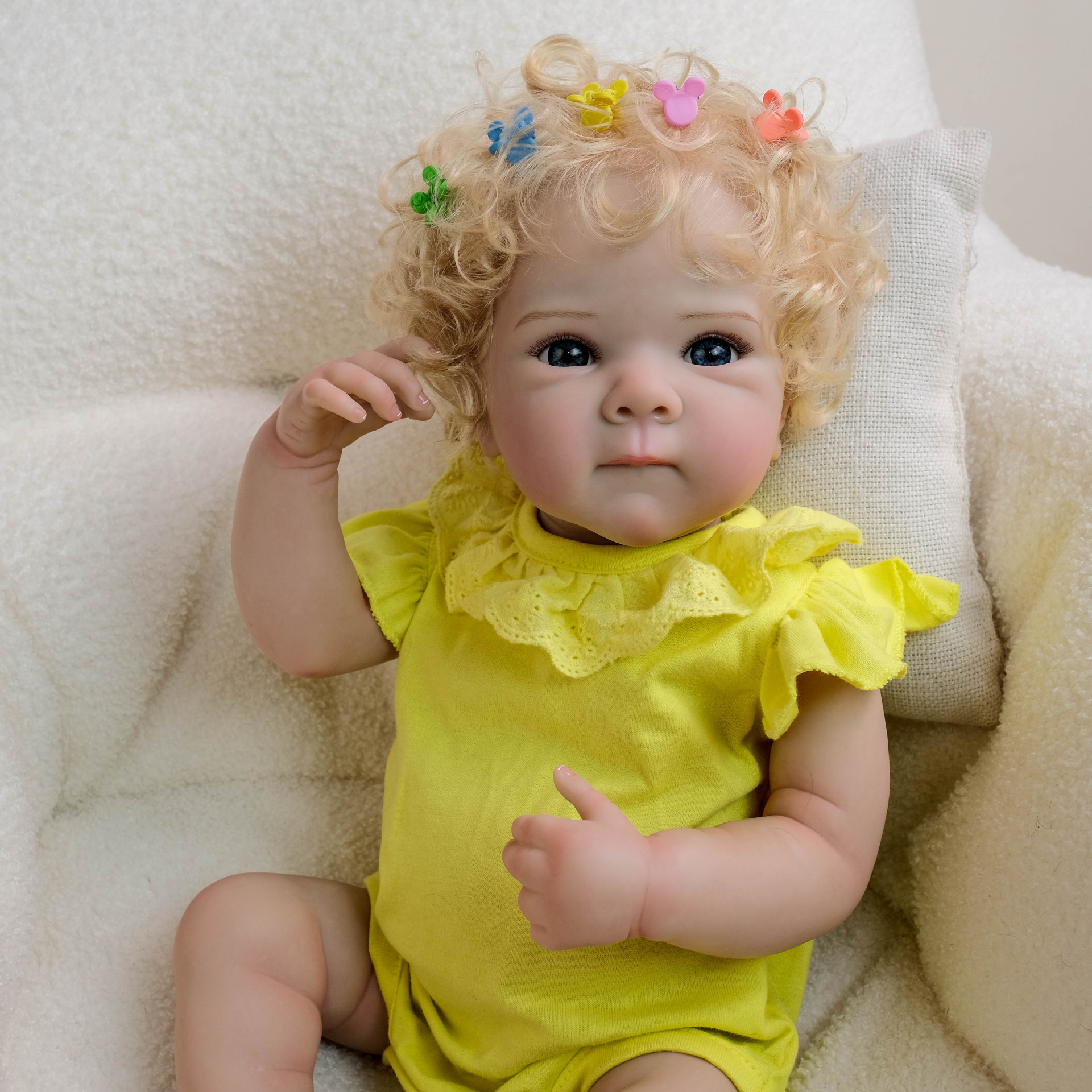 Hilo amarillo implantado de 18 pulgadas, muñeca de renacimiento de simulación Bettie, regalo de Navidad de cumpleaños para niños