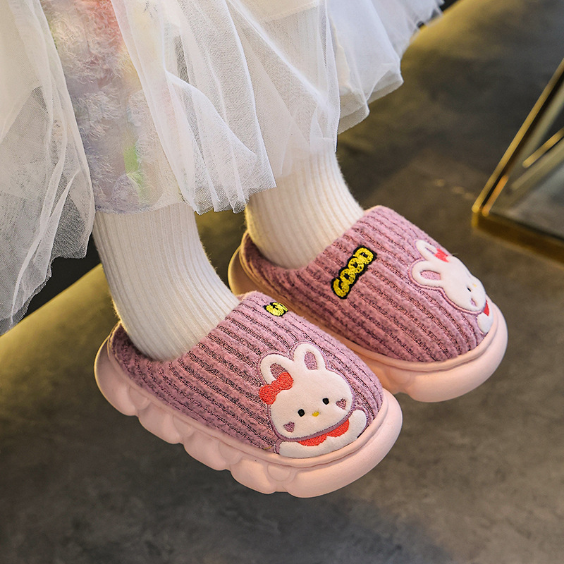 Otoño y invierno zapatillas de algodón para niños, niños y niñas, calentamiento y terciero, niños pequeños y medianos, lindos zapatos de algodón para padres e hijos en casa.