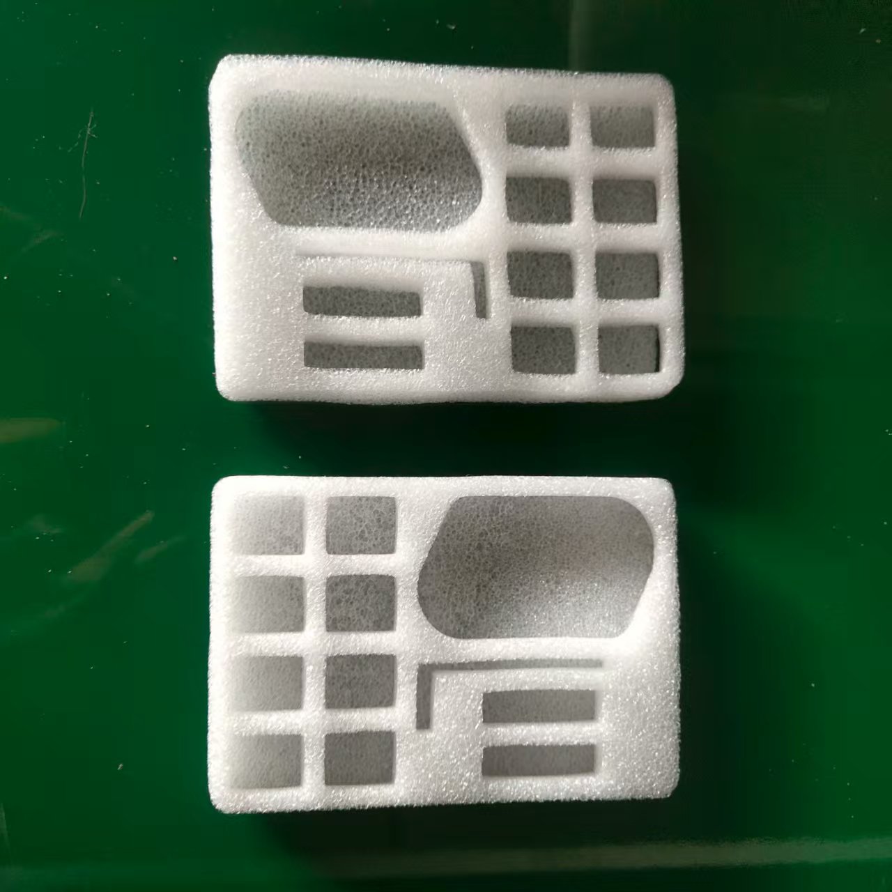 厂家供应 包装盒内长方形挖槽黑色海绵内衬 贴绒精油海绵内衬