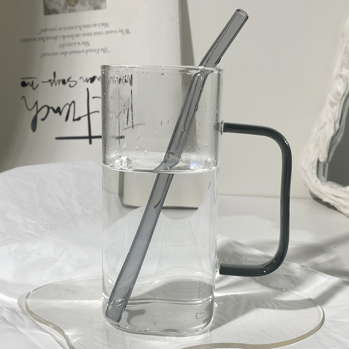 Taza de vidrio cuadrada al por mayor taza de té separada taza de agua de paja transparente taza de vidrio de silicona alta temperatura