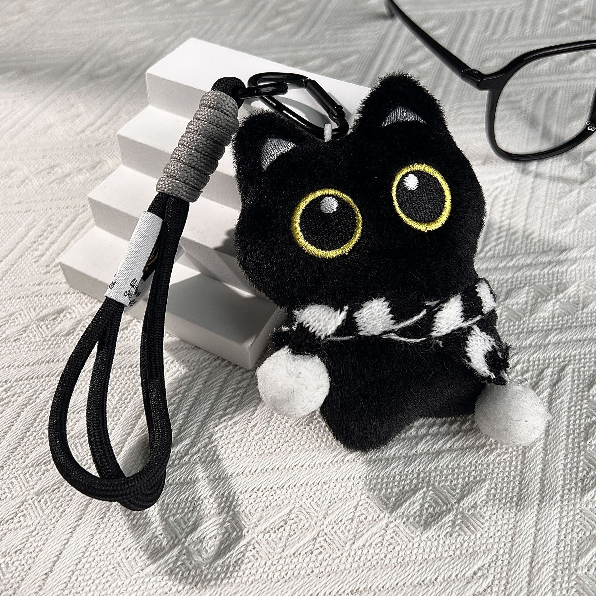 Muñecas chirriantes juguetes para niños accesorios de peluche colgantes llaveros de automóviles muñecas gatos al por mayor