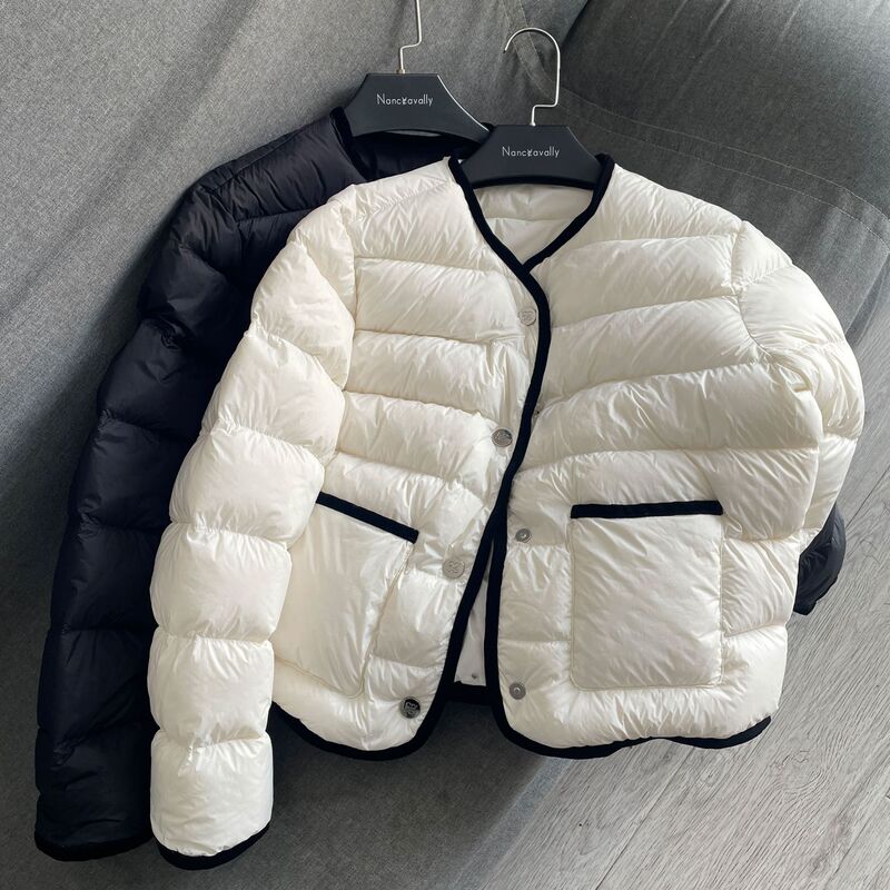 2026 Autumn/Winter New Style Chanel-Inspired Color-Block Round Neck Short down Jacket for Women, French Minimalist Elegant Petite Coat