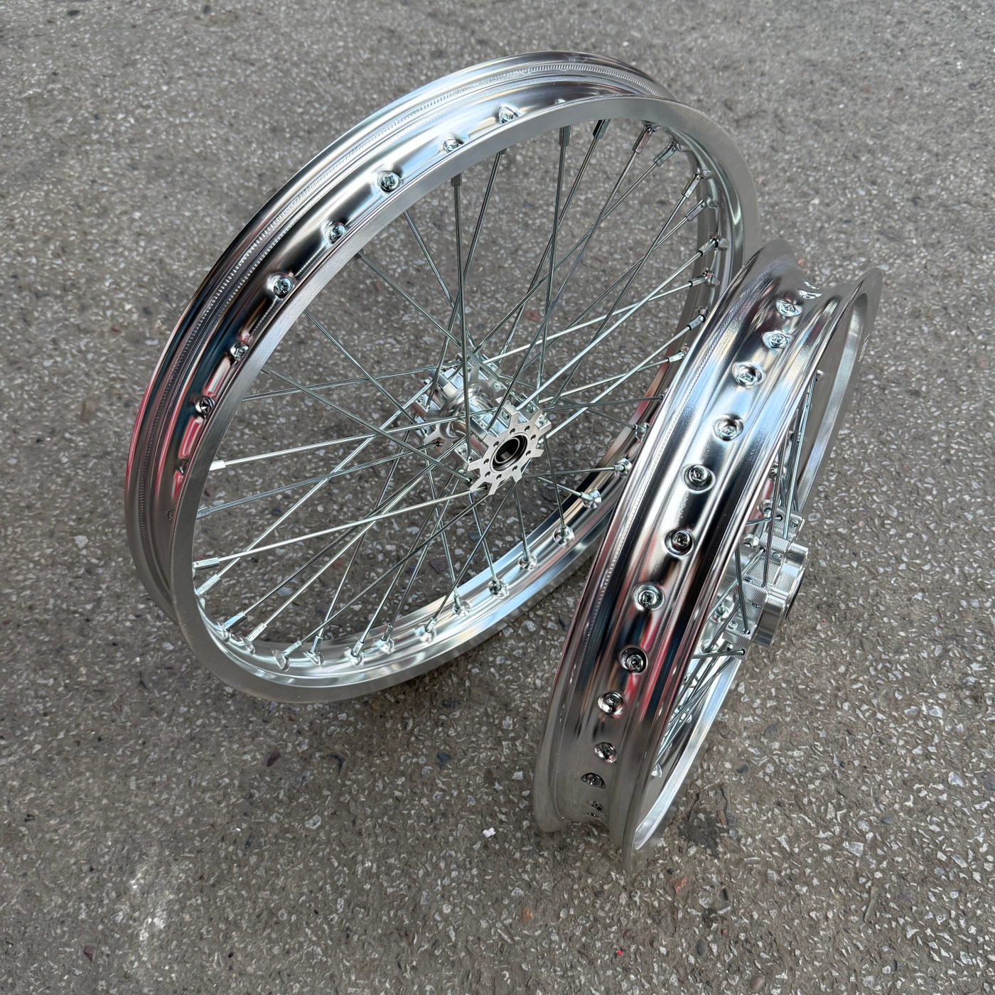 Suitable for QiuLong LightBee modification, 1.60-19 front, 1.85-16 rear, straight-pull CNC silver wheel hub assembly, LightBee wheel set