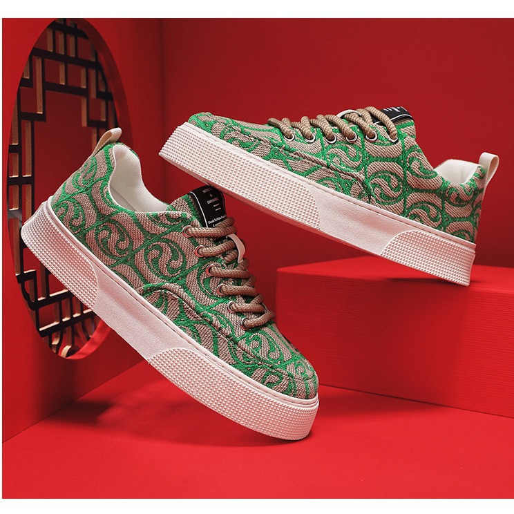 Zapatos de lona de corte bajo para hombre primavera y otoño 2024 nuevas zapatillas de deporte con estampado de corte bajo de nicho zapatos de moda casuales deportivos de plataforma para hombre