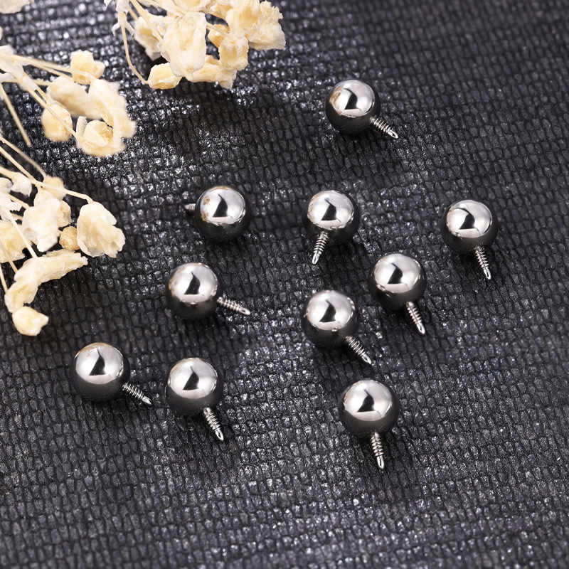 16G labret stud size and finish detail