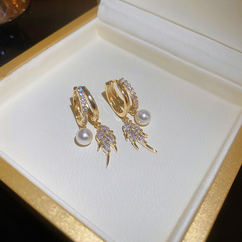 1 Pair Casual Elegant Lady Geometric Bow Knot Inlay Imitation Pearl Zircon Drop Earrings display picture 8