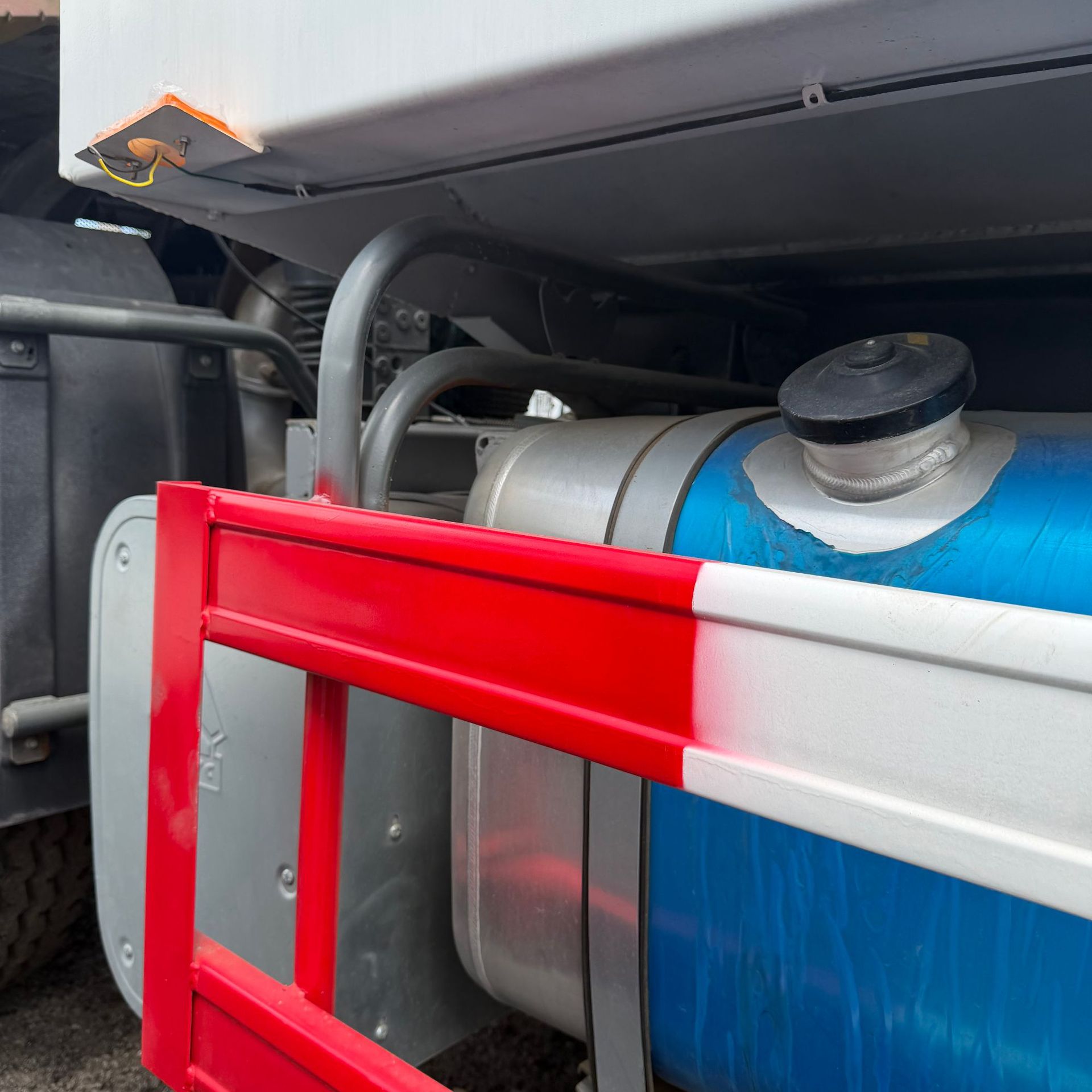 Cross-border Sinotruk HOWO 20-cubic-meter sprinkler truck, water transport truck, 371-horsepower spray truck, dust-reduction and cleaning truck HOWO