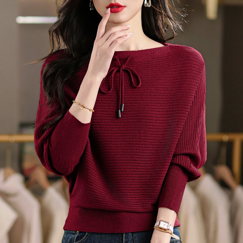 Short stylish waist-accentuating top, beautiful and age-reducing base shirt for spring and autumn, 2026 new bat-sleeve women's tummy-concealing sweater