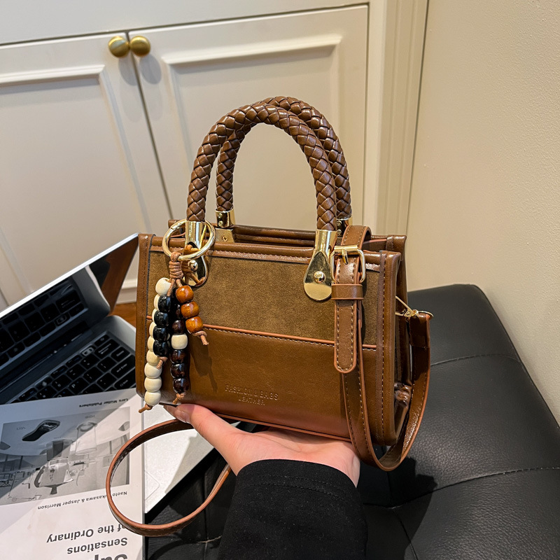 Niche Zhong Leopard Pattern retro bolso de mano mujer otoño / invierno 2025 nuevo estilo de alta calidad de viaje de hombro mochila