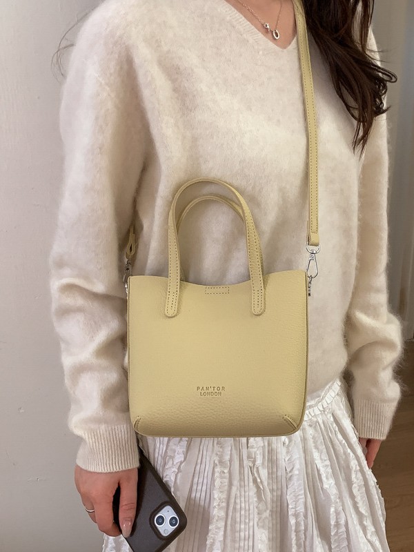 2026 nueva moda de un hombro mochila retro gran capacidad ligera de lujo simple viaje bolsa de cubo de textura bolsa madre