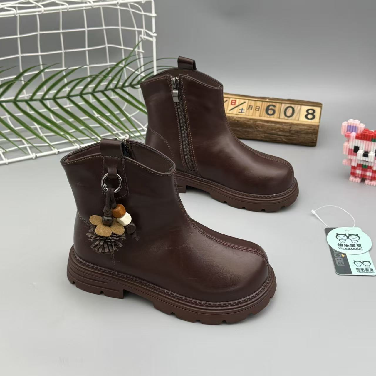 女童马丁靴2025秋冬季新款皮面防水时尚皮靴带配饰中大童短靴儿童