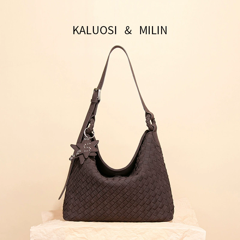 秋冬新款麂皮绒编织包托特包女通勤大容量简约百搭单肩斜挎水桶包